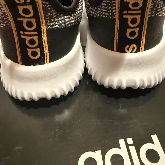 NIB Adidas Kaptir EF7242 women’s running/lifestyle sneakers. Wm sz 5.5. Light. - Picture 3 of 8